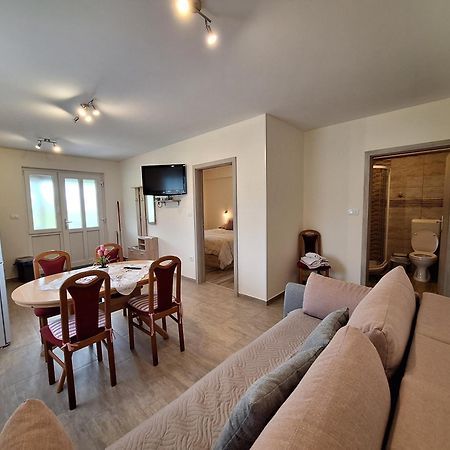 Apartma In Sobe Pilih Vipava Esterno foto