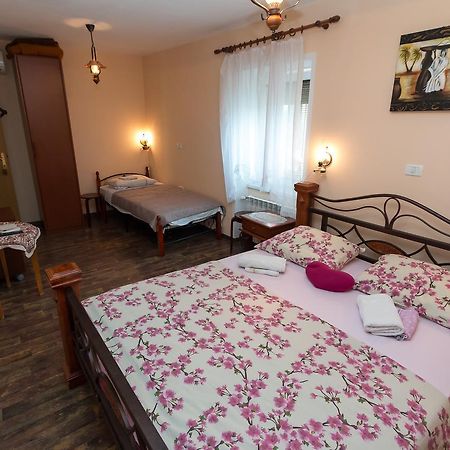 Apartma In Sobe Pilih Vipava Esterno foto