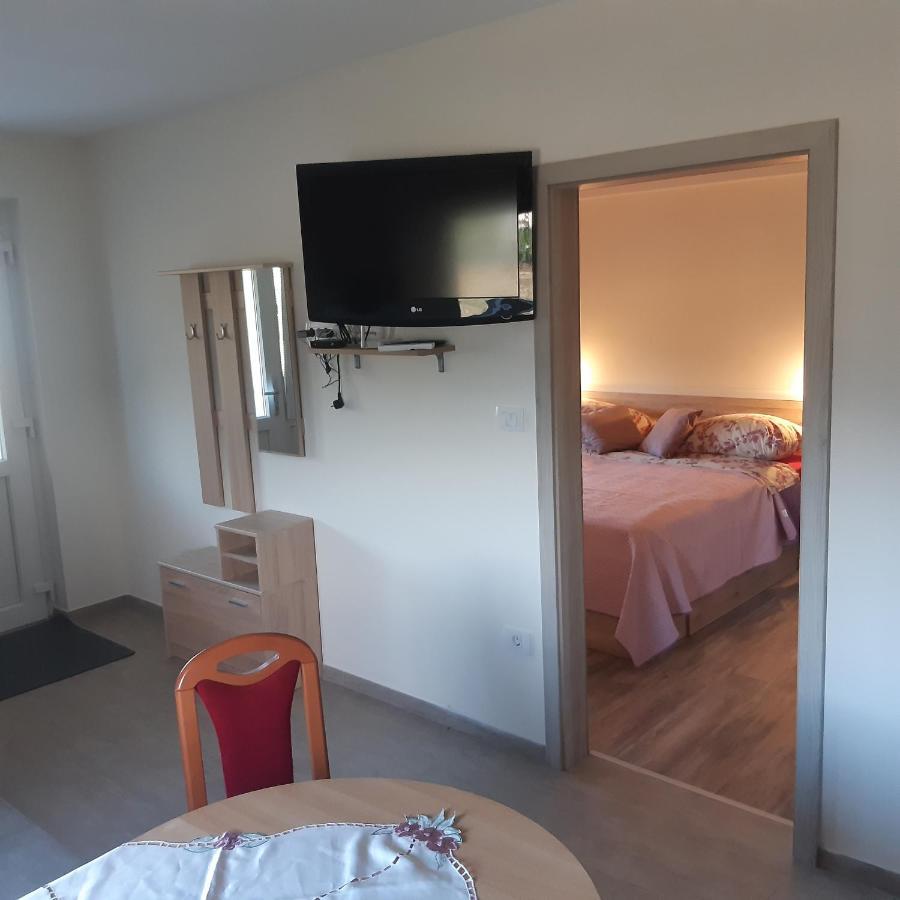 Apartma In Sobe Pilih Vipava Esterno foto