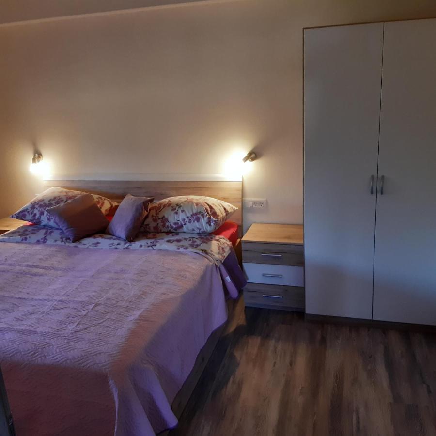 Apartma In Sobe Pilih Vipava Esterno foto