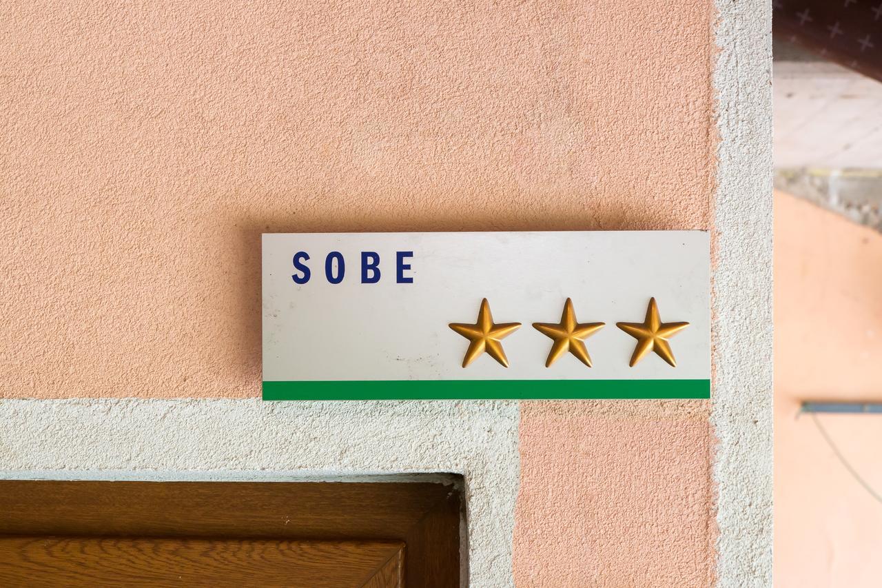 Apartma In Sobe Pilih Vipava Esterno foto