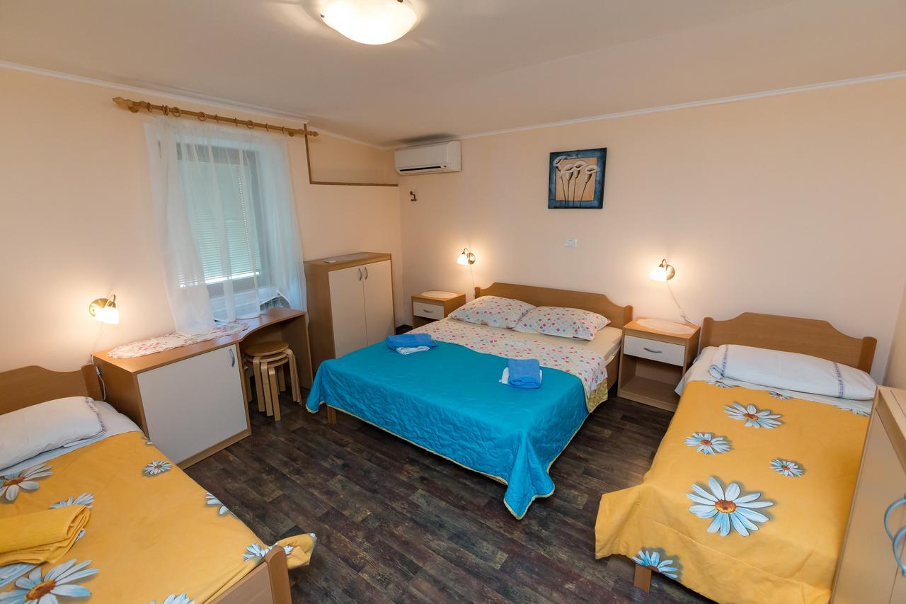 Apartma In Sobe Pilih Vipava Esterno foto