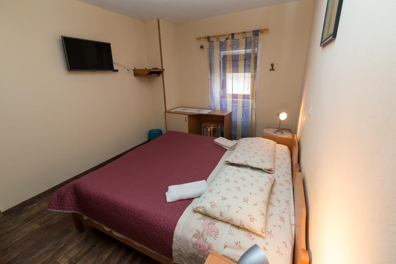 Apartma In Sobe Pilih Vipava Esterno foto