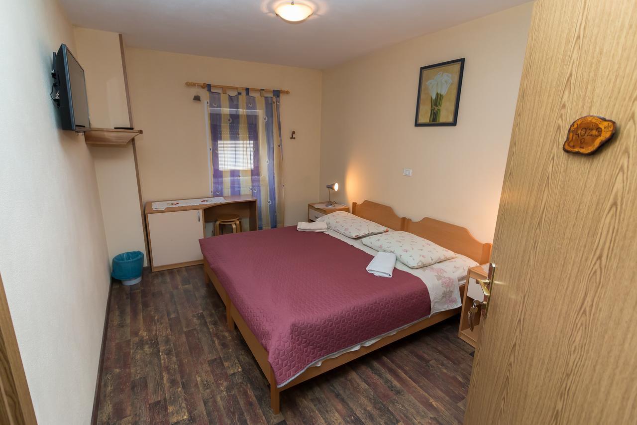 Apartma In Sobe Pilih Vipava Esterno foto