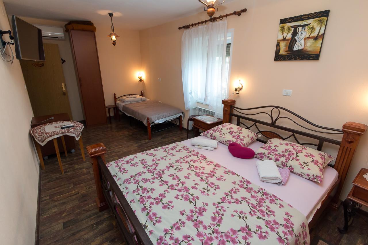 Apartma In Sobe Pilih Vipava Esterno foto