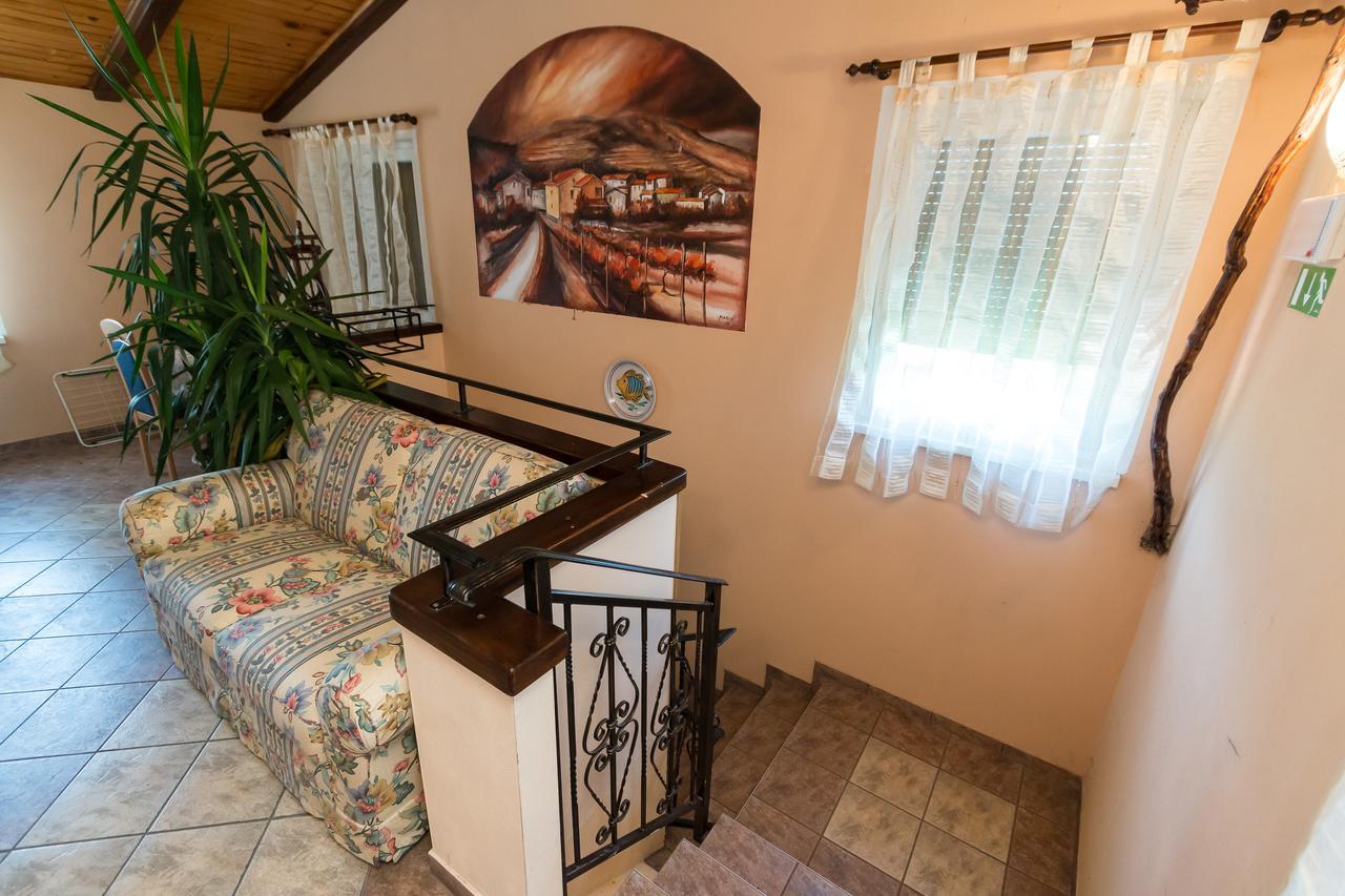 Apartma In Sobe Pilih Vipava Esterno foto